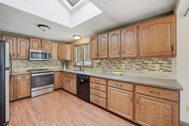 62 Campbell Dr, Easthampton, MA 01027