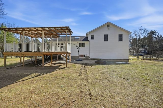 62 Campbell Dr, Easthampton, MA 01027