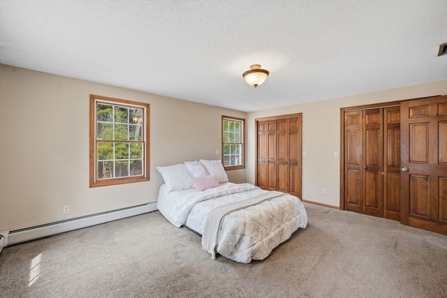 62 Campbell Dr, Easthampton, MA 01027