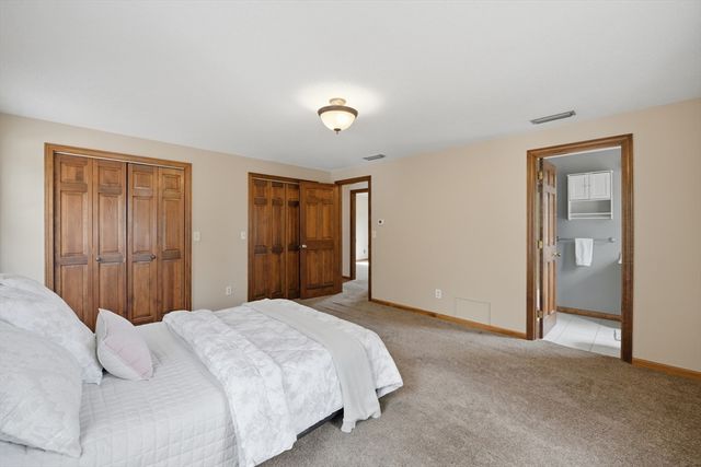 62 Campbell Dr, Easthampton, MA 01027