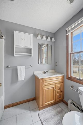 62 Campbell Dr, Easthampton, MA 01027