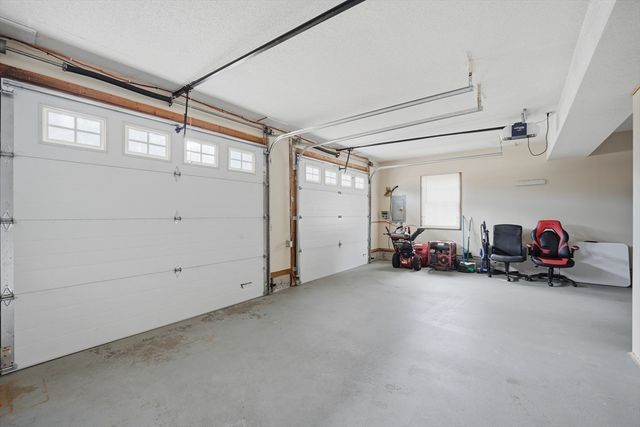 62 Campbell Dr, Easthampton, MA 01027