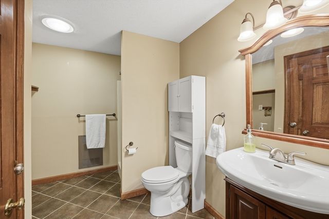 62 Campbell Dr, Easthampton, MA 01027