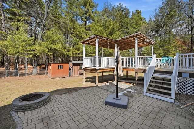 62 Campbell Dr, Easthampton, MA 01027