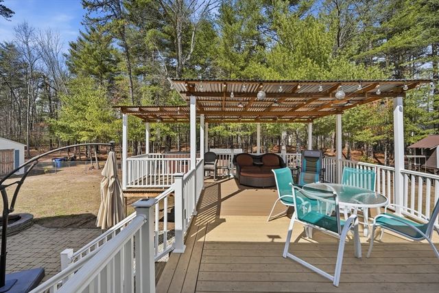 62 Campbell Dr, Easthampton, MA 01027