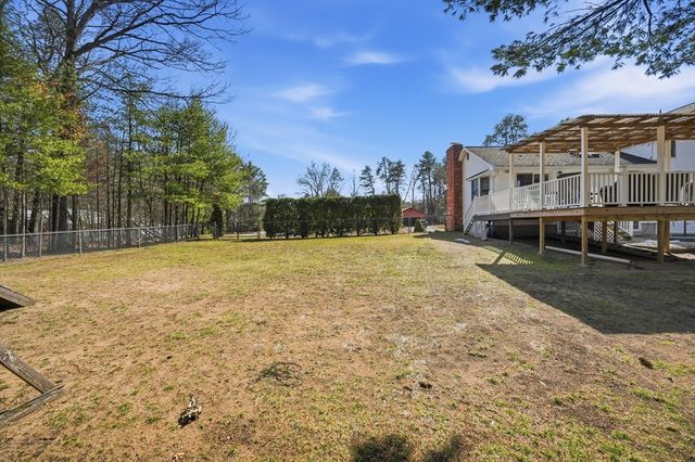 62 Campbell Dr, Easthampton, MA 01027