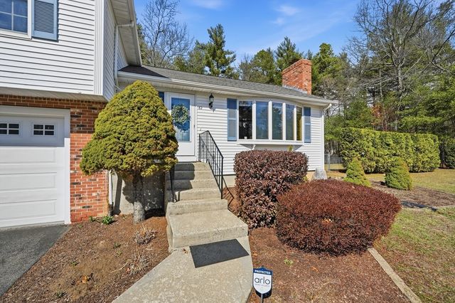 62 Campbell Dr, Easthampton, MA 01027