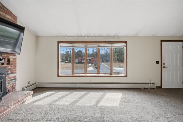 62 Campbell Dr, Easthampton, MA 01027