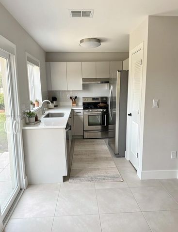 9136 NW 192nd Terrace, Hialeah, FL 33018