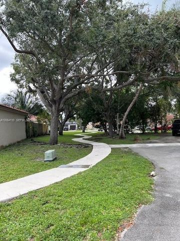 9136 NW 192nd Terrace, Hialeah, FL 33018