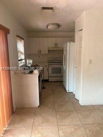 9136 NW 192nd Terrace, Hialeah, FL 33018