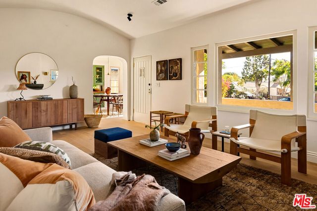 585 Mountain View Street, Altadena, CA 91001