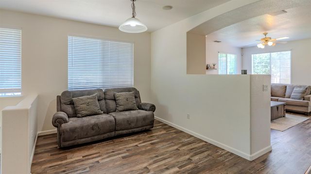 1892 Parkside Way, Oakdale, CA 95361