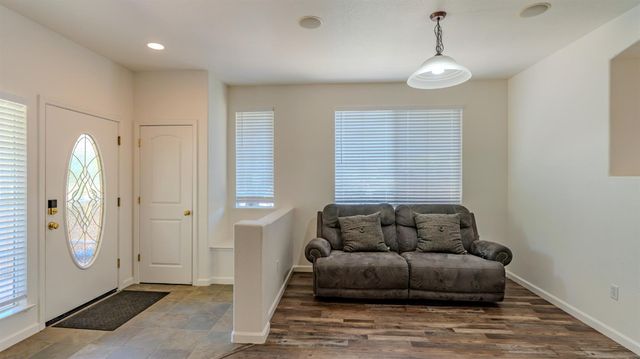 1892 Parkside Way, Oakdale, CA 95361