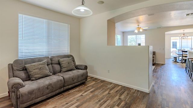1892 Parkside Way, Oakdale, CA 95361