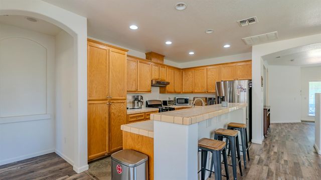 1892 Parkside Way, Oakdale, CA 95361