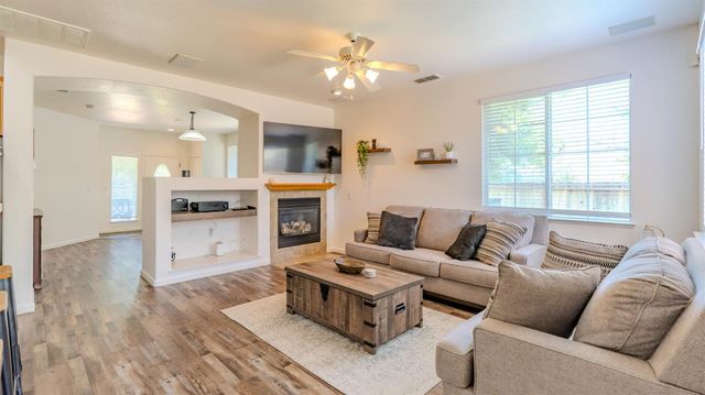 1892 Parkside Way, Oakdale, CA 95361