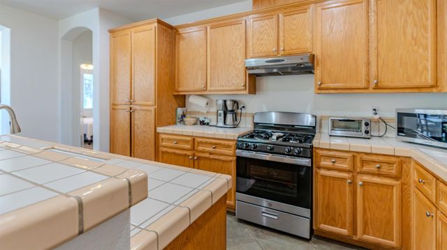 1892 Parkside Way, Oakdale, CA 95361