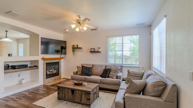 1892 Parkside Way, Oakdale, CA 95361
