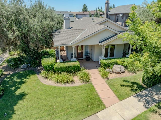 1892 Parkside Way, Oakdale, CA 95361