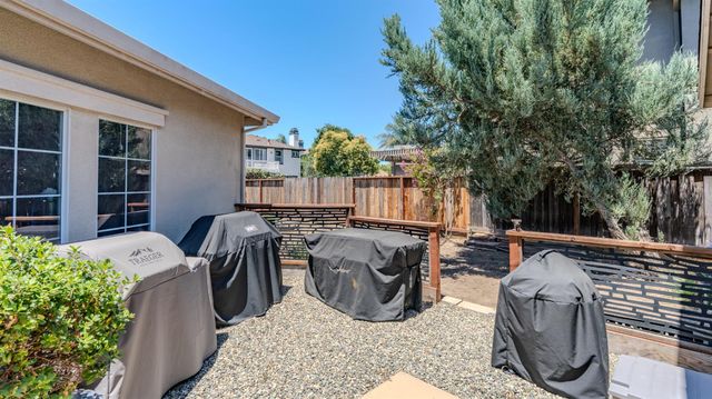 1892 Parkside Way, Oakdale, CA 95361