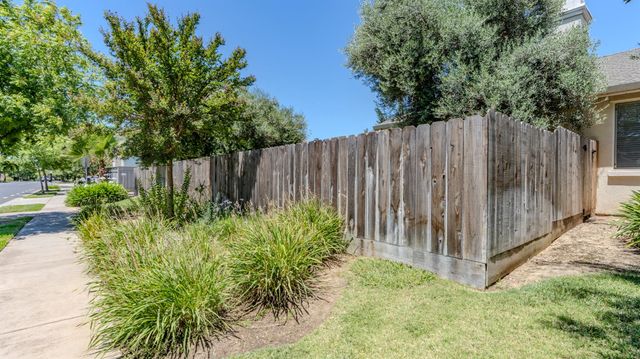 1892 Parkside Way, Oakdale, CA 95361