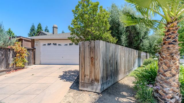1892 Parkside Way, Oakdale, CA 95361