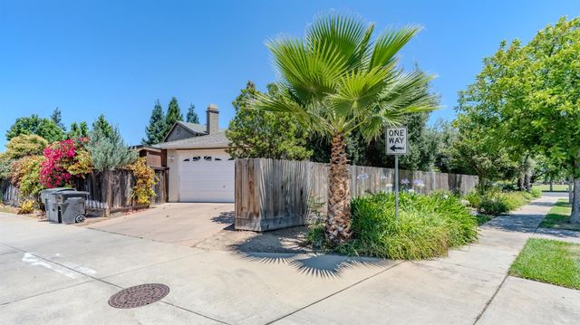 1892 Parkside Way, Oakdale, CA 95361