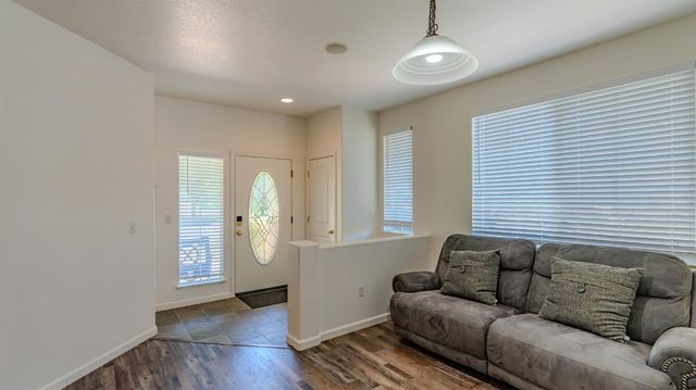 1892 Parkside Way, Oakdale, CA 95361