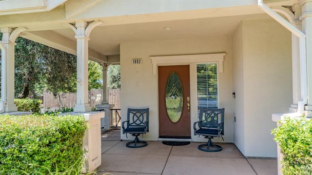 1892 Parkside Way, Oakdale, CA 95361