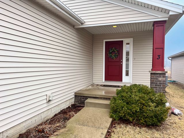 3 Megan Court, Bloomington, IL 61705