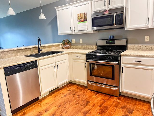 3 Megan Court, Bloomington, IL 61705