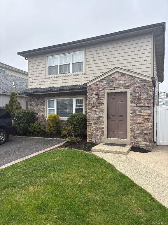 26 Quebec Road S 2, Island Park, NY 11558