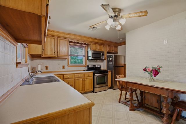 1443 Bedford St, Fall River, MA 02723