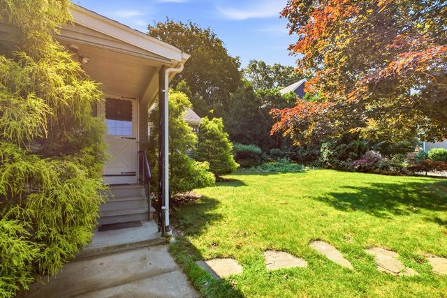 1443 Bedford St, Fall River, MA 02723