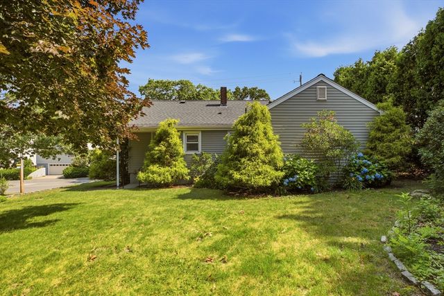 1443 Bedford St, Fall River, MA 02723