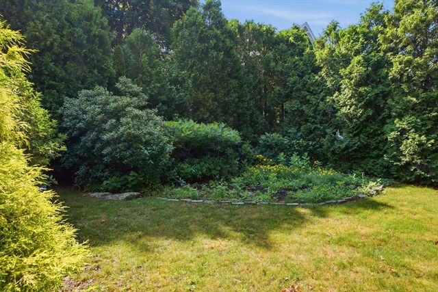1443 Bedford St, Fall River, MA 02723