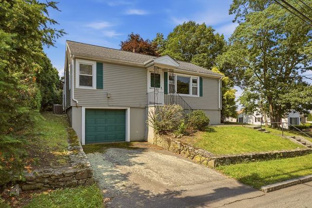 1443 Bedford St, Fall River, MA 02723