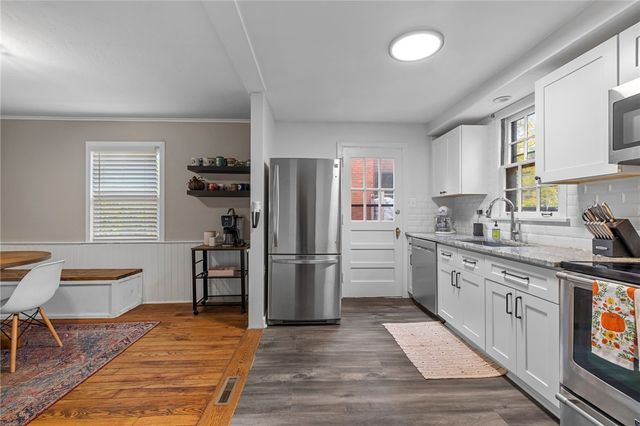 747 Fruithurst Dr, Mt Lebanon, PA 15228