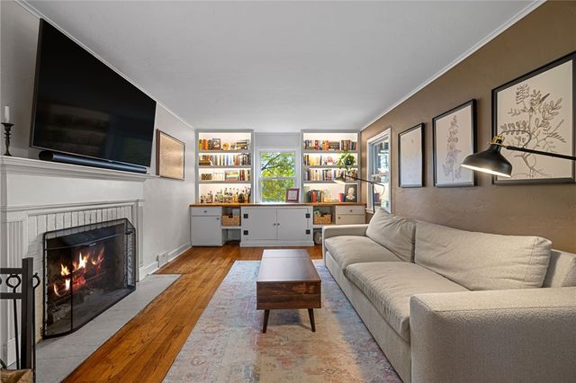 747 Fruithurst Dr, Mt Lebanon, PA 15228