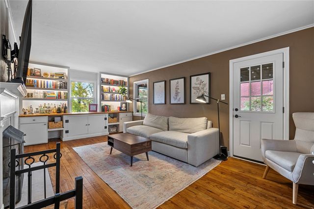 747 Fruithurst Dr, Mt Lebanon, PA 15228