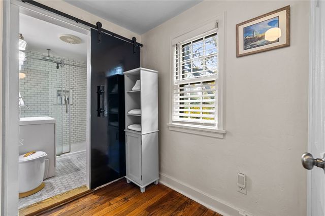 747 Fruithurst Dr, Mt Lebanon, PA 15228