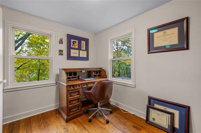 747 Fruithurst Dr, Mt Lebanon, PA 15228