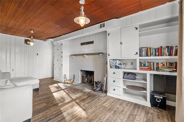 747 Fruithurst Dr, Mt Lebanon, PA 15228