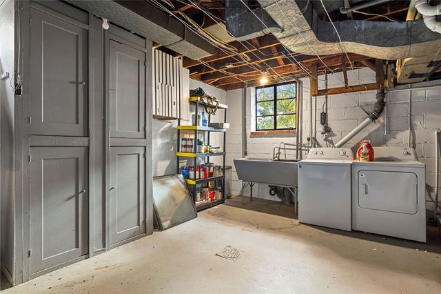 747 Fruithurst Dr, Mt Lebanon, PA 15228