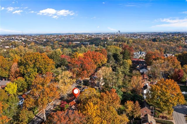 747 Fruithurst Dr, Mt Lebanon, PA 15228