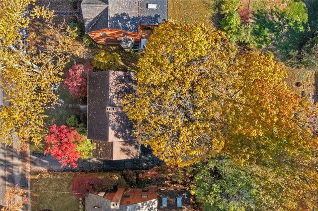 747 Fruithurst Dr, Mt Lebanon, PA 15228