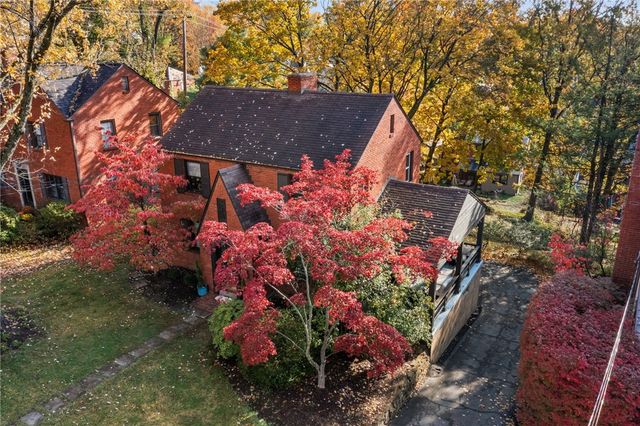 747 Fruithurst Dr, Mt Lebanon, PA 15228