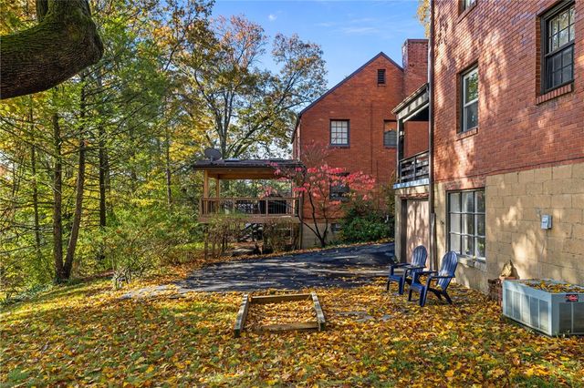 747 Fruithurst Dr, Mt Lebanon, PA 15228