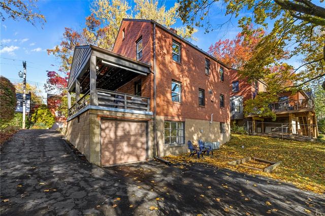 747 Fruithurst Dr, Mt Lebanon, PA 15228